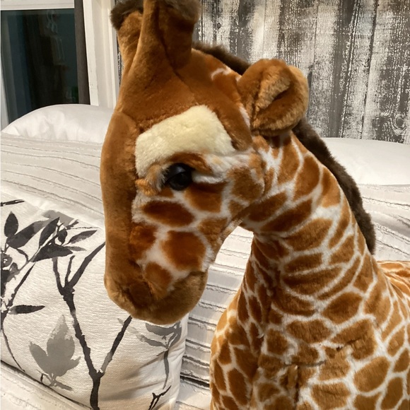 Vintage Plush Giraffe - Like New Condition- Never played with - Displayed only - Picture 5 of 5